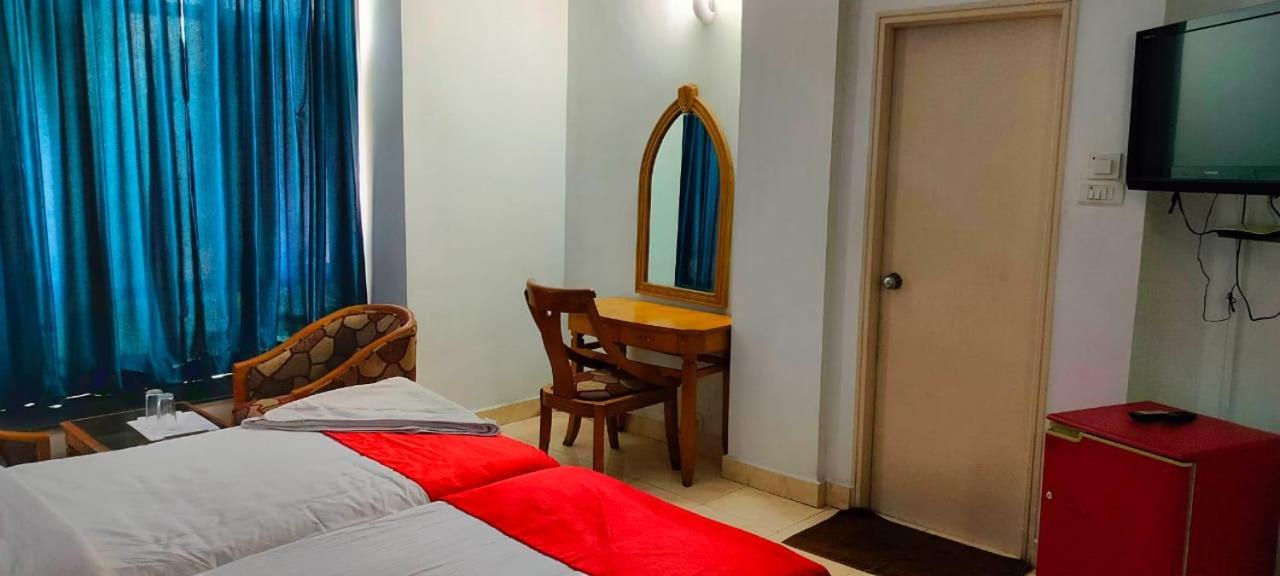 Hotel Manhattan Chennai Eksteriør billede